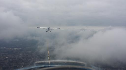 48  Zigzaggen tussen de wolken